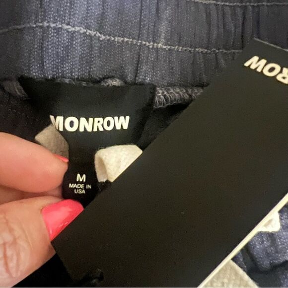 NWT Monrow gym shorts in vintage black size medium with adjustable waist band - Picture 11 of 12